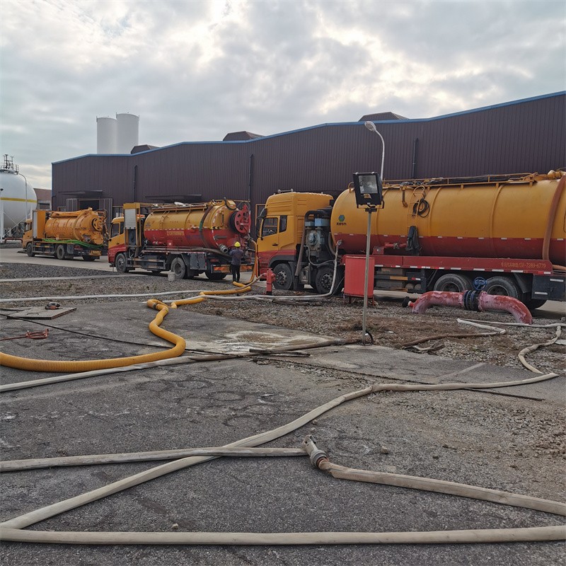 乌马河污水池清理