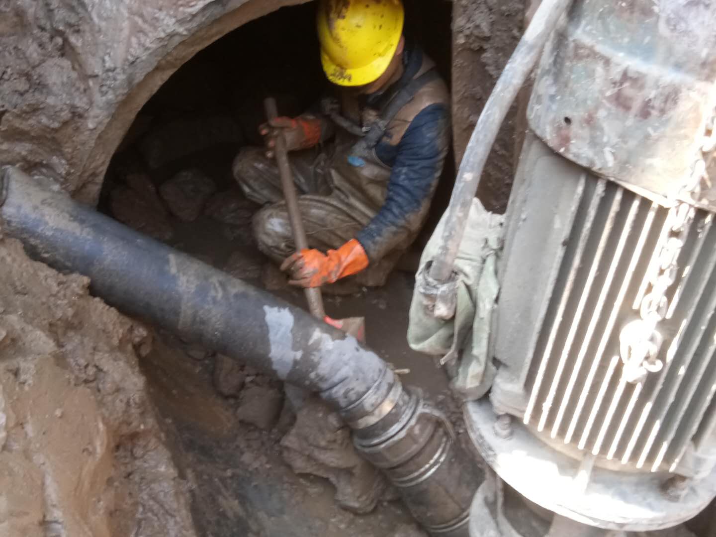 乌马河管道清淤