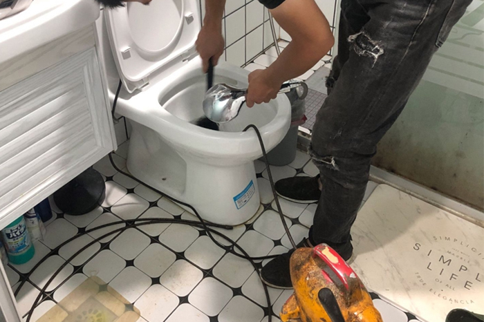 乌马河马桶堵塞自己疏通还是找师傅？专业上门服务让你省时更省心